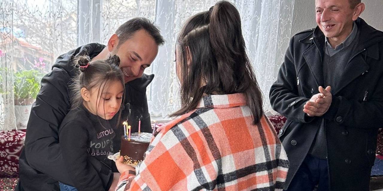 Aslanapa’da Minik Buğlem’in Doğum Gününü Kaymakam Demirci Kutladı