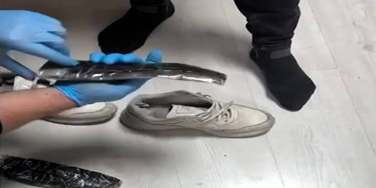 Zehir Taciri Reçine Uyuşturucuyu Ayakkabısının Tabanına Gizledi