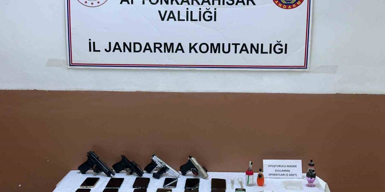 Jandarma Metruk Eve Yaptığı Uyuşturucu Baskınında 190 Gram Esrar Ele Geçirdi