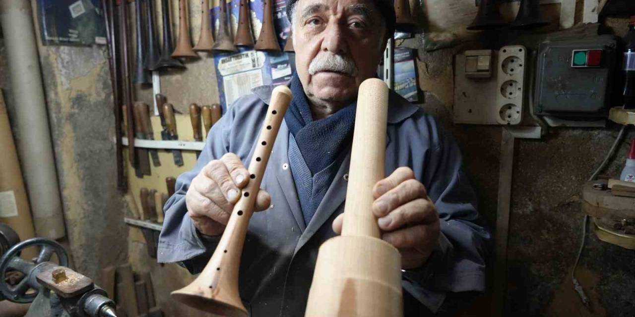 56 Yıldır 7 Metrekarelik İş Yerinde Zurna Yapıyor