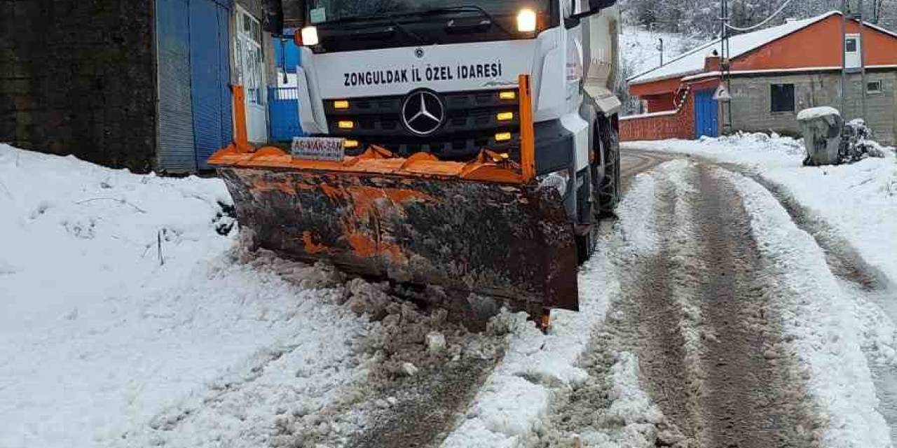 Zonguldak’ta Karla Mücadele Çalışmaları Sürüyor