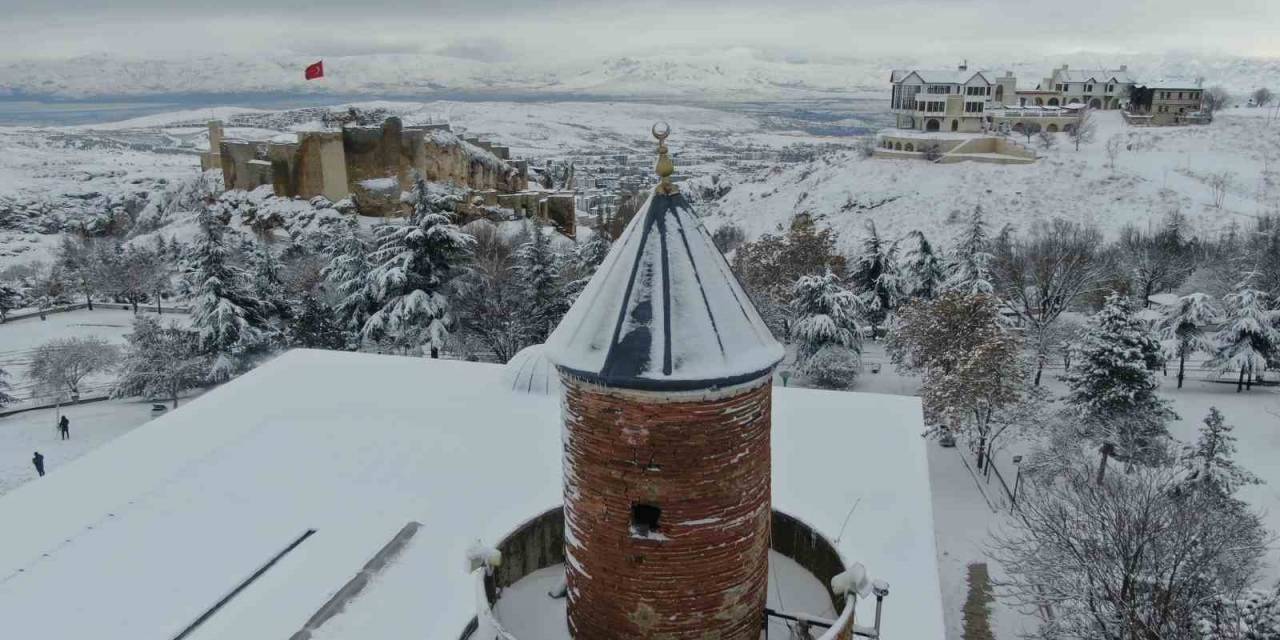 Medeniyetlerin Beşiği Harput Beyaza Büründü, Kartpostallık Görüntüler Oluştu