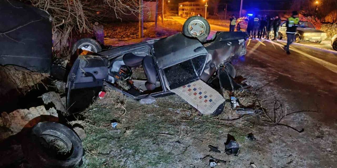 Takla Atıp Ters Dönen Otomobilde 4 Kişi Yaralandı