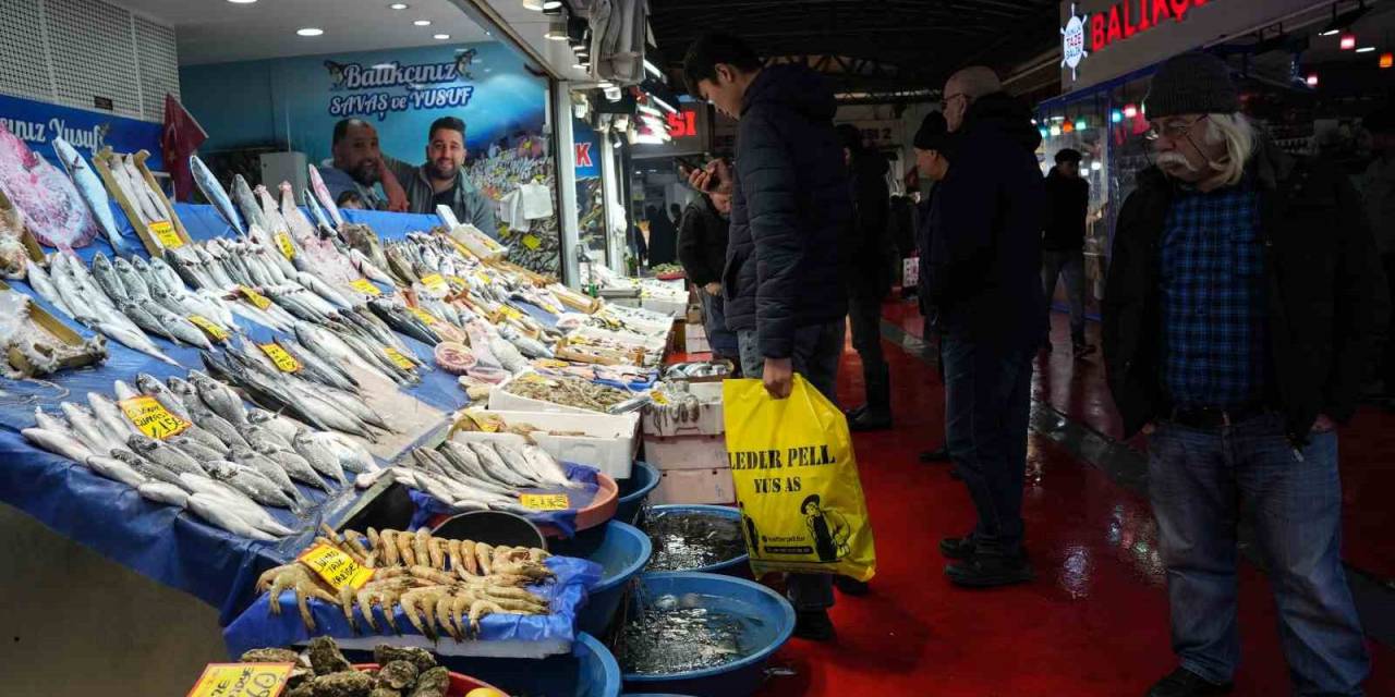 İstanbul’da Beklenen Kar Yağışıyla Birlikte Balık Fiyatlarının Düşmesi Bekleniyor