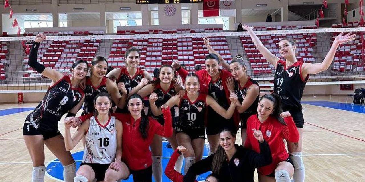 Bilecik Belediyesi Voleybol Spor Kulübü Rahat Kazandı