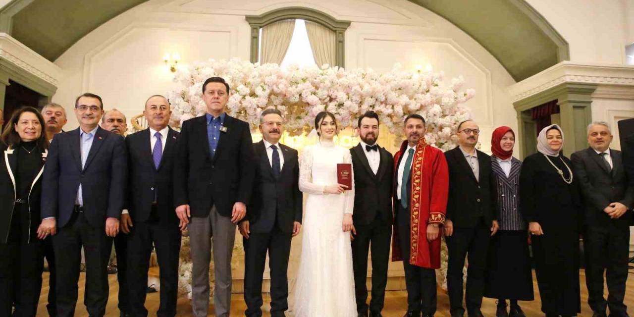 Ak Partililer Gençlik Kolları Başkanının Düğününde Buluştu