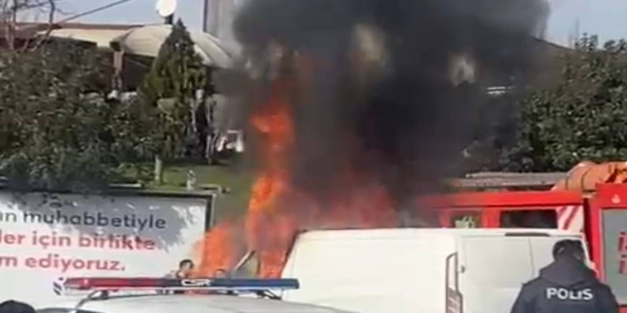 Esenler’de Seyir Halindeki Araç Alev Aldı