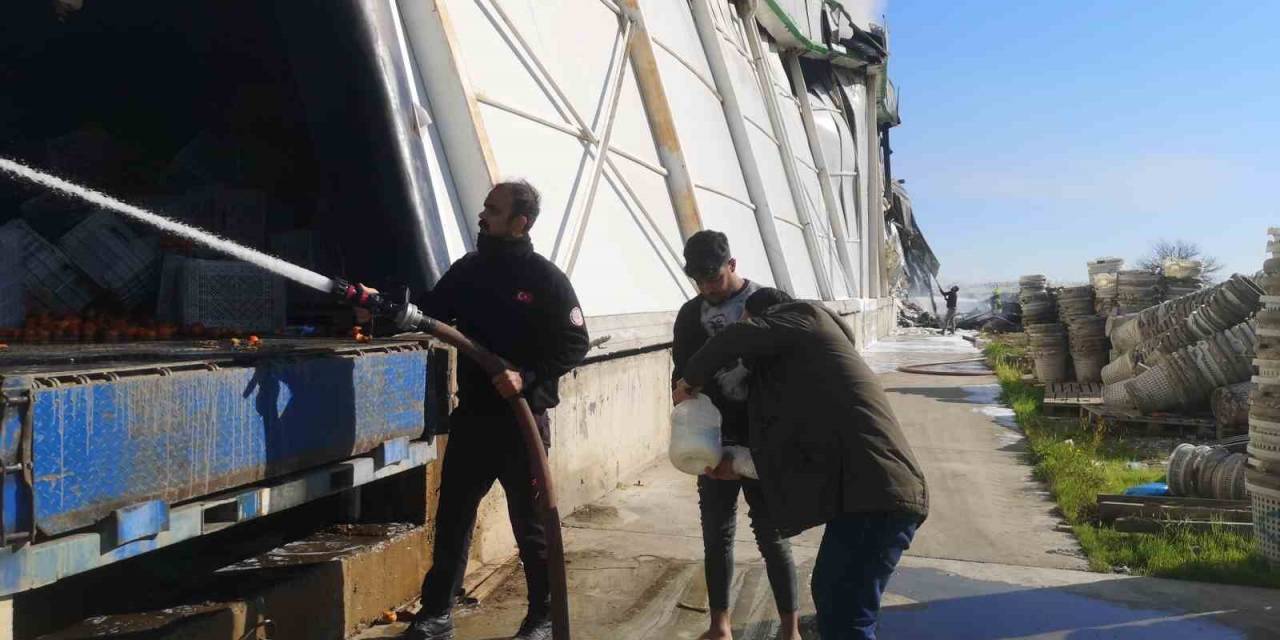 Paketleme Tesisinde Çıkan Yangın Kontrol Altına Alındı