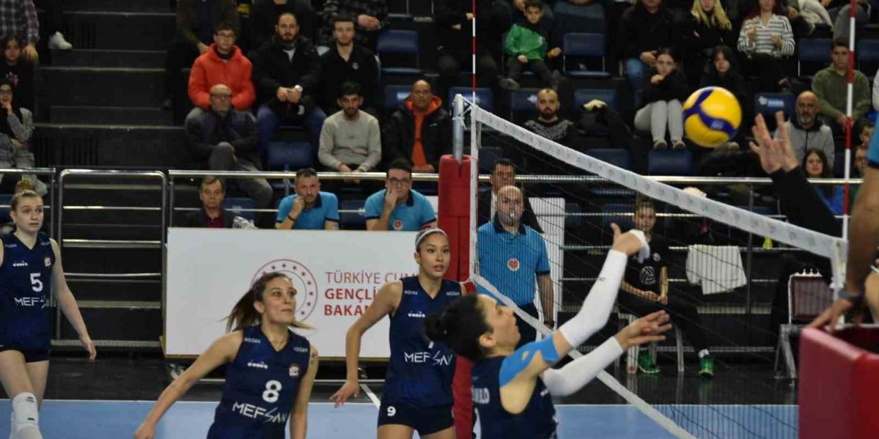 Ligin 13. Haftasında Bozüyük Belediye:0  Sakarya Voleybol:3