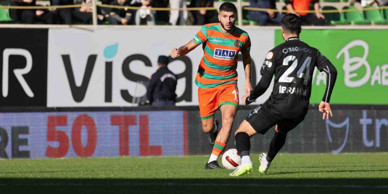 Trendyol Süper Lig: Alanyaspor: 0 - Pendikspor: 0 (İlk Yarı)