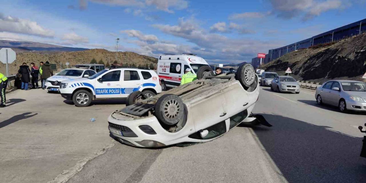 Otomobil Metrelerce Takla Attı, 4 Kişi Yara Almadan Kurtuldu