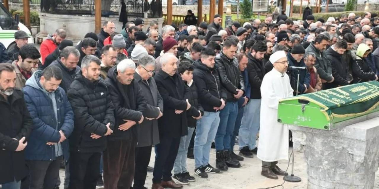 Otomobil Aydınlanma Direğine Çarptı: 1 Ölü