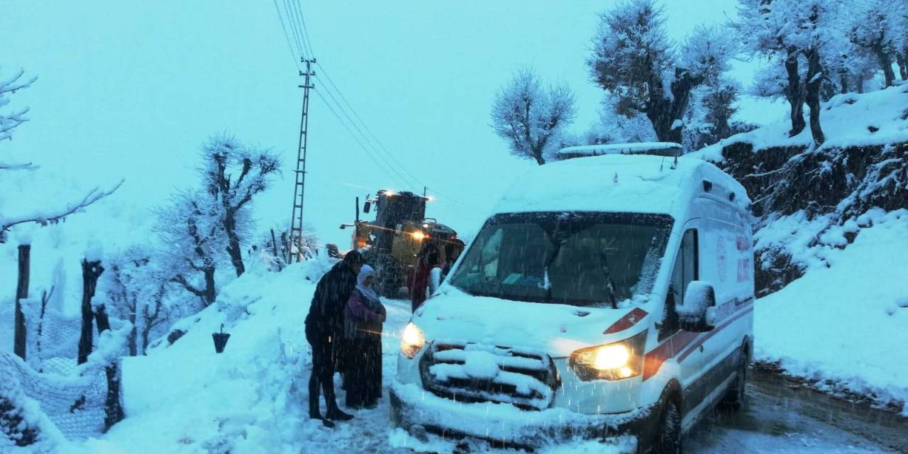 Batman’da Köyde Fenalaşan Hasta 8 Saatlik Çalışmayla Hastaneye Ulaştırıldı