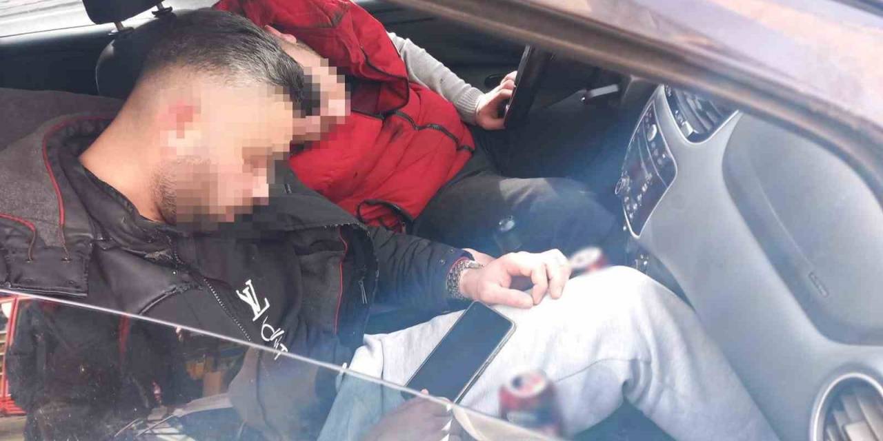 Direksiyon Başında Uyuyakaldı, Ekipler Dakikalarca Dil Döktü