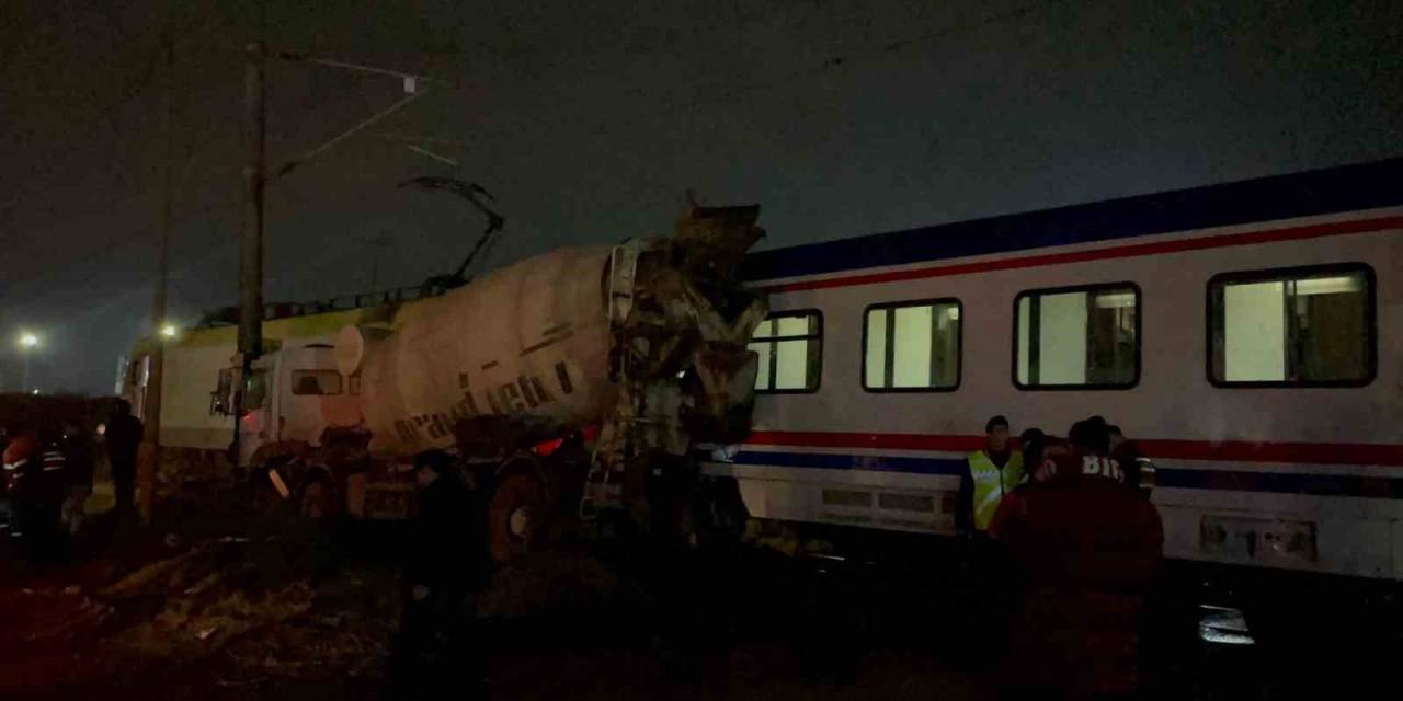 Tekirdağ’da Yolcu Treni Beton Mikseri İle Çarpıştı