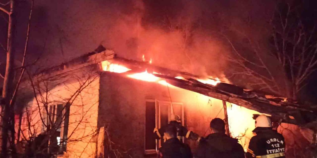 Sobadan Çıkan Yangında Ev Alevlere Teslim Oldu: Anne Kurtarıldı, Oğlu Hayatını Kaybetti