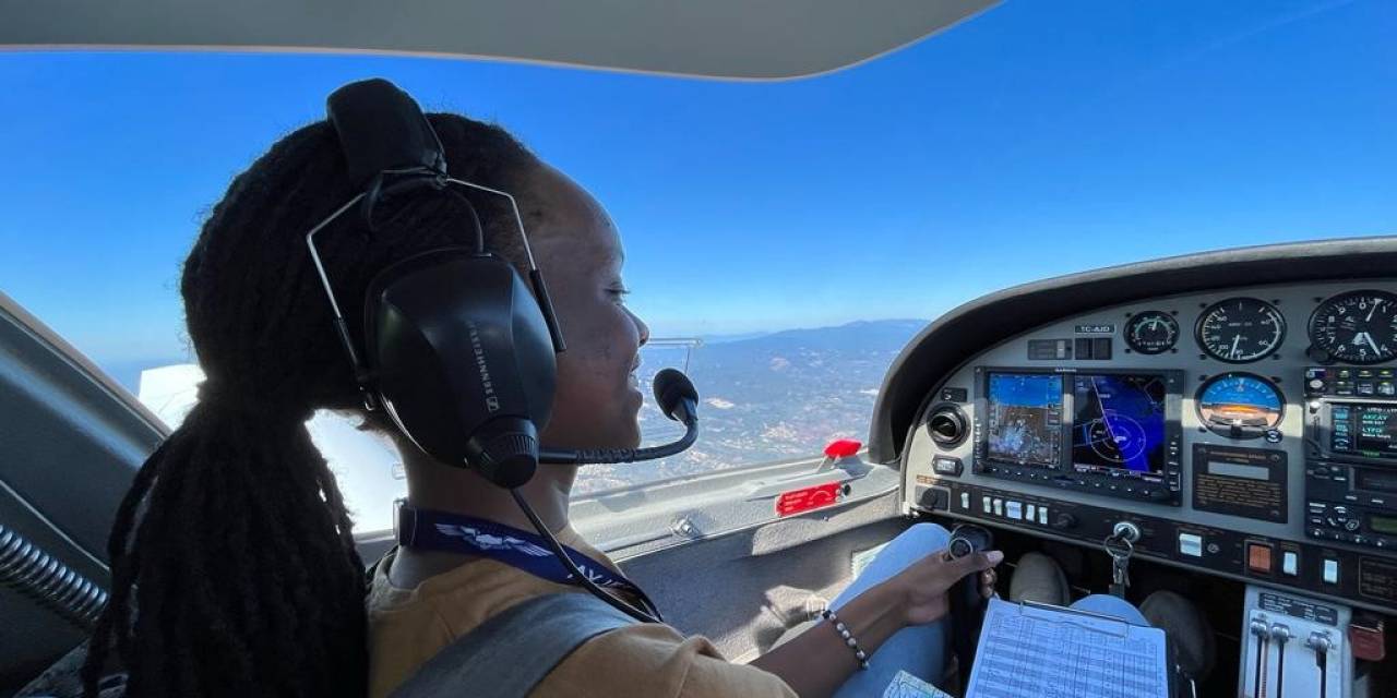 Türkiye’de Eğitim Gördü, Ruanda’nın En Genç Kadın Pilotu Oldu