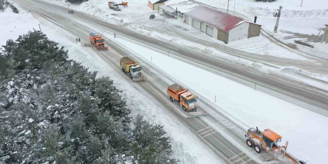 Erzincan’da Kardan Kapanan 375 Köy Yolu Ulaşıma Açıldı