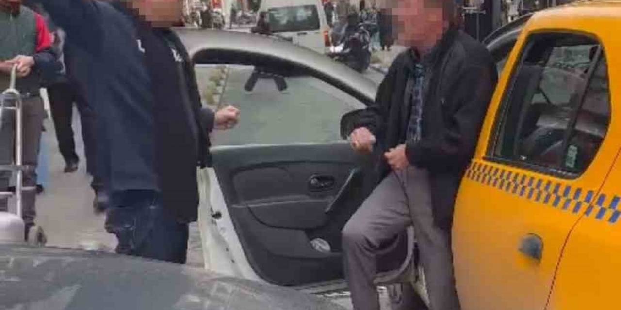 Kasımpaşa’da Taksiciyle Yumruklu Yol Verme Kavgası Kamerada: “10 Kişi Bir Adama Mı Giriyorsunuz”