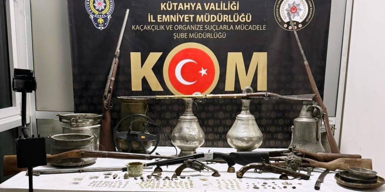 Kütahya’da Tarihi Eser Operasyonu: 95 Obje Ve 176 Sikke Ele Geçirildi
