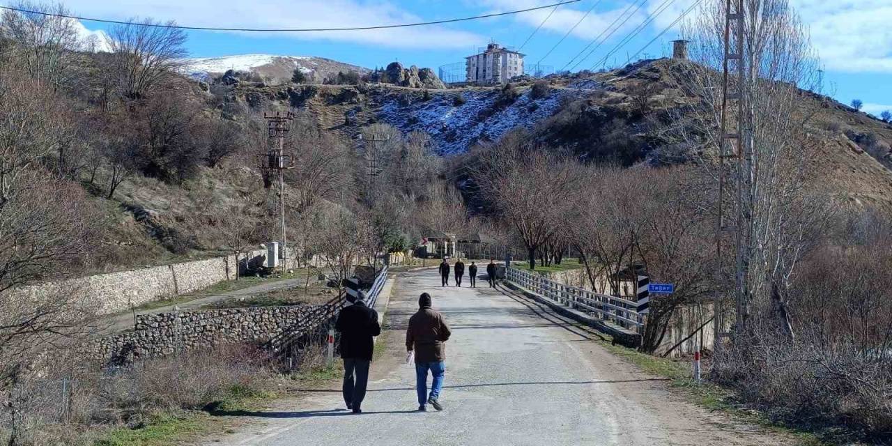 Çemişgezek İlçesinde Kar Mutluluğu Kısa Sürdü