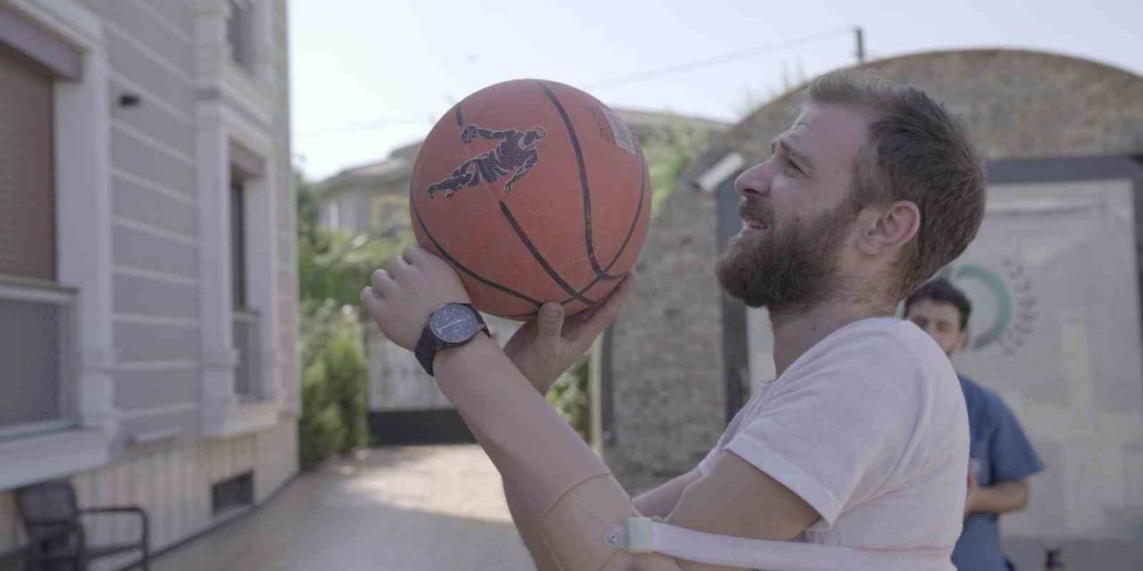 Sokakta Yürürken Bombanın Hedefi Oldu, Kaybettiği Uzuvlarına Protezle Kavuştu