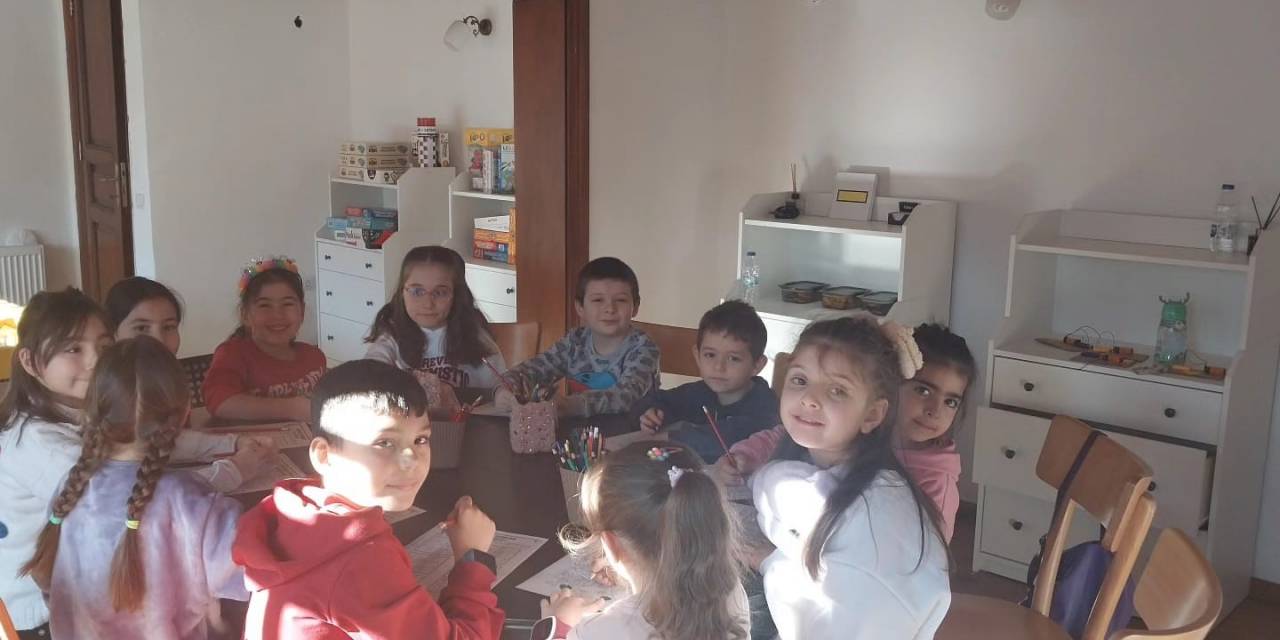 Çocuklar Hem Eğleniyor Hem Öğreniyor