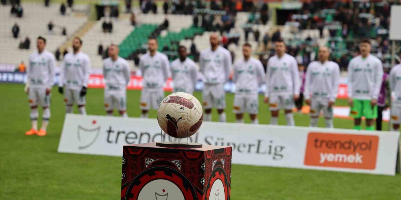 Trendyol Süper Lig: Konyaspor: 2 - Rams Başakşehir: 0 (İlk Yarı)