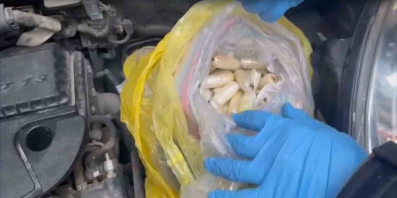 Otomobilin Kaputundan 1 Kilo Uyuşturucu Çıktı