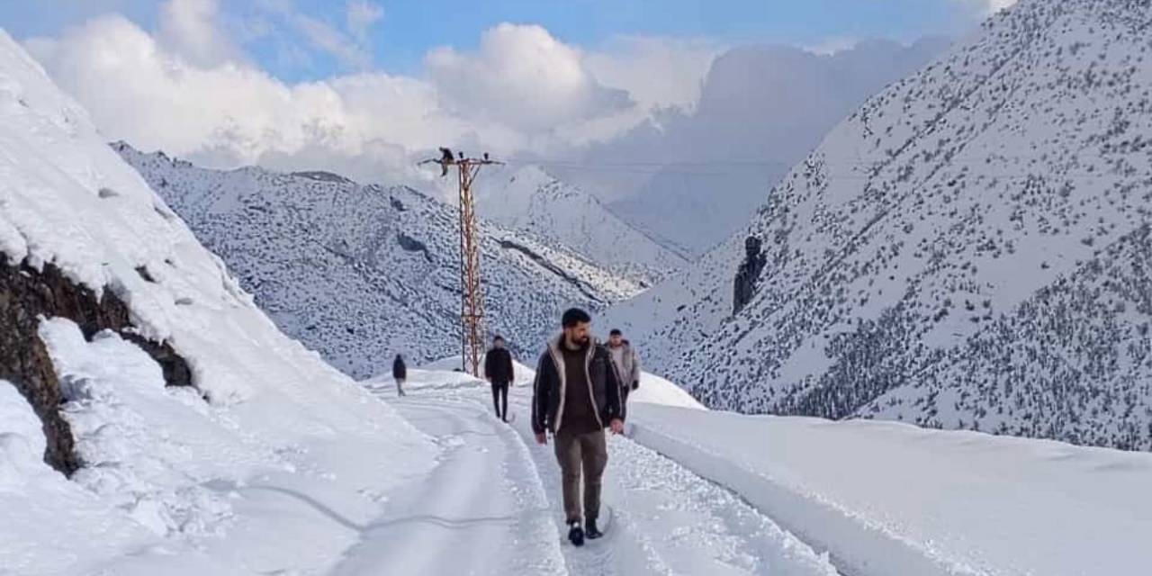 Şırnak’ta Elektrik Arızasının Giderilmesi İçin Köylüler Ekiplere Yardımcı Oldu