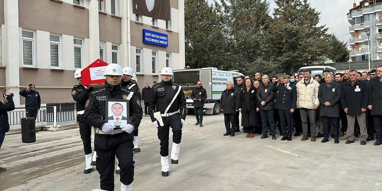 Sakarya’daki Kazada Şehit Olan Polis Memuru Cengiz Parlak Merzifon’da Defnedildi