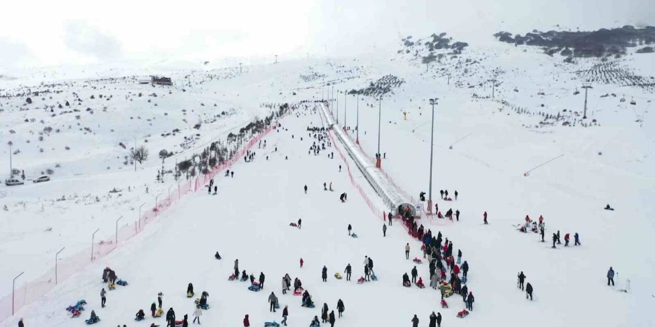 Türkiye’nin En Ekonomik Kayak Merkezi, Vatandaşların Akınına Uğradı