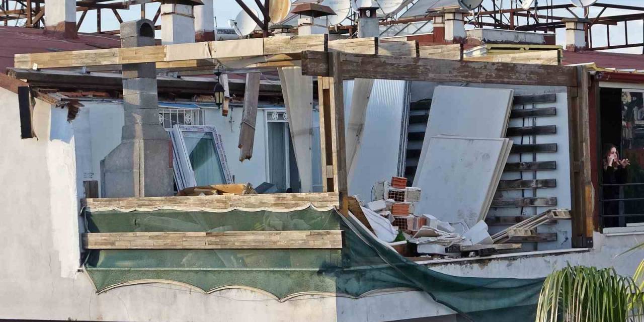 Genç Kadın Tadilatı Yapılan Terasında Çöken Çatının Altında Kaldı