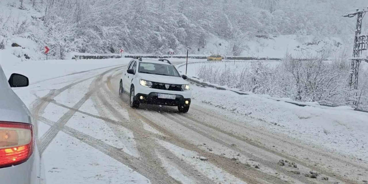 Kastamonu’nun Yüksek Kesimlerinde Yoğun Kar Yağışı Etkili Oluyor