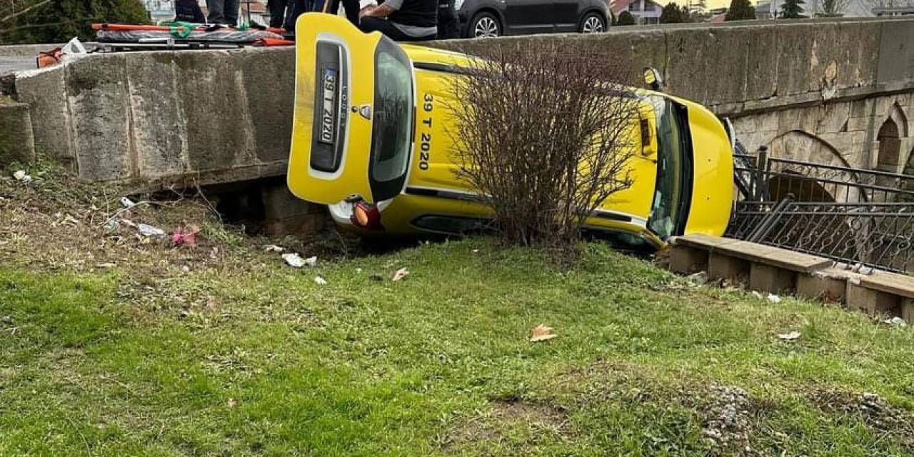 Babaeski’de Yoldan Çıkan Ticari Taksi Devrildi: 1 Yaralı