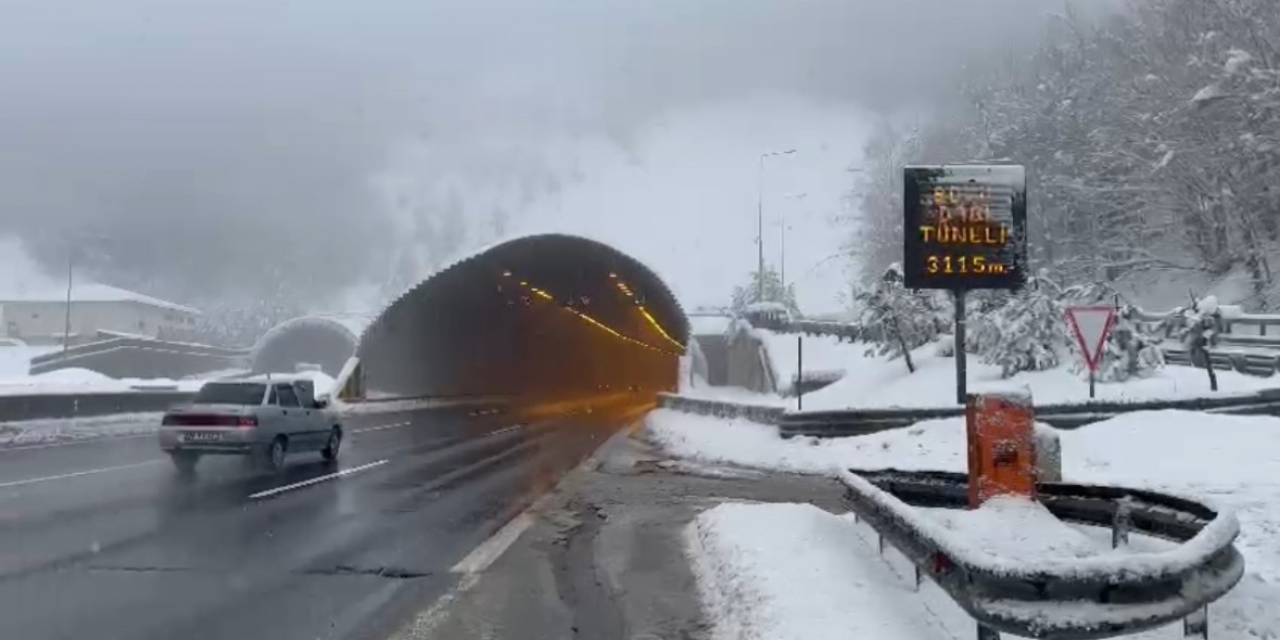 Bolu Dağı Ve Düzce’de Kara Rağmen Ulaşım Aksamadan Sürüyor