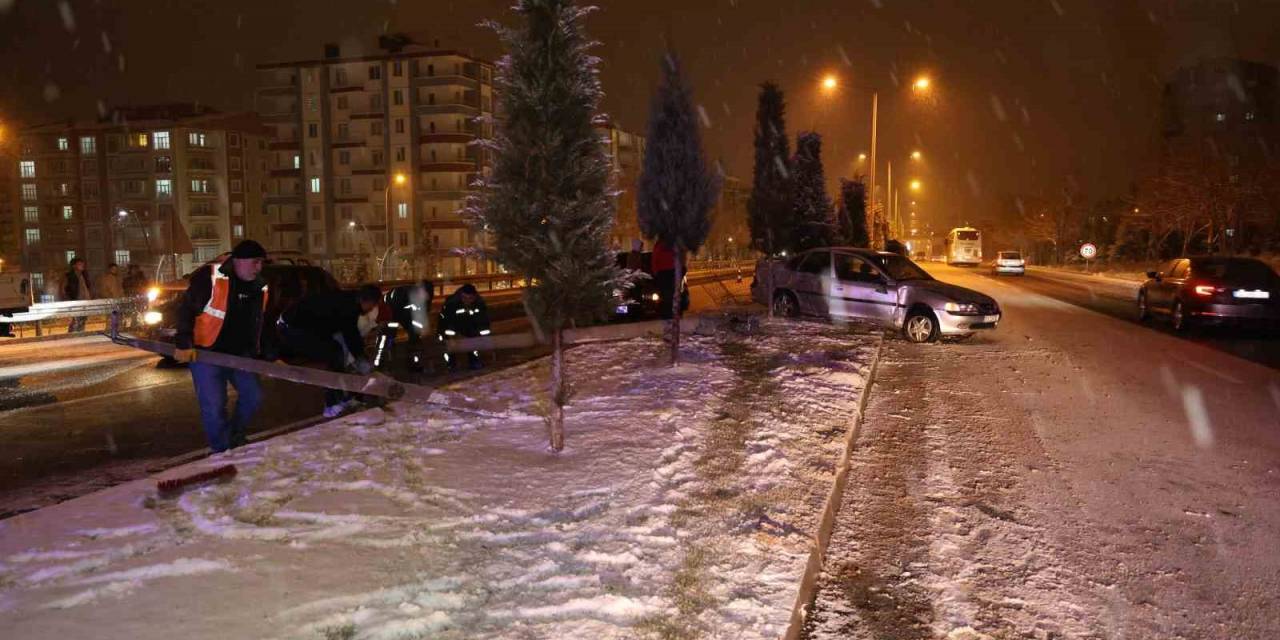 Nevşehir’de Buzlanma Kazaya Sebep Oldu, 3 Araç Hasar Gördü
