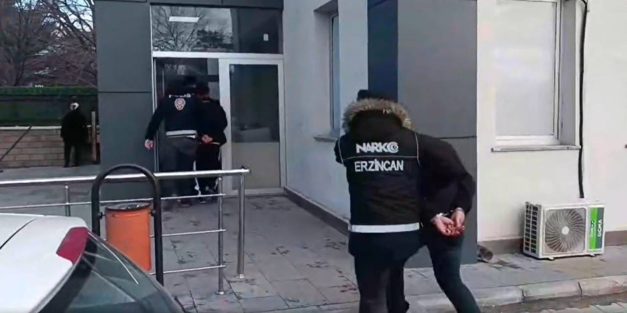 Erzincan’da Bir Miktar Esrar Ele Geçirildi; 4 Şüpheli Gözaltına Alındı