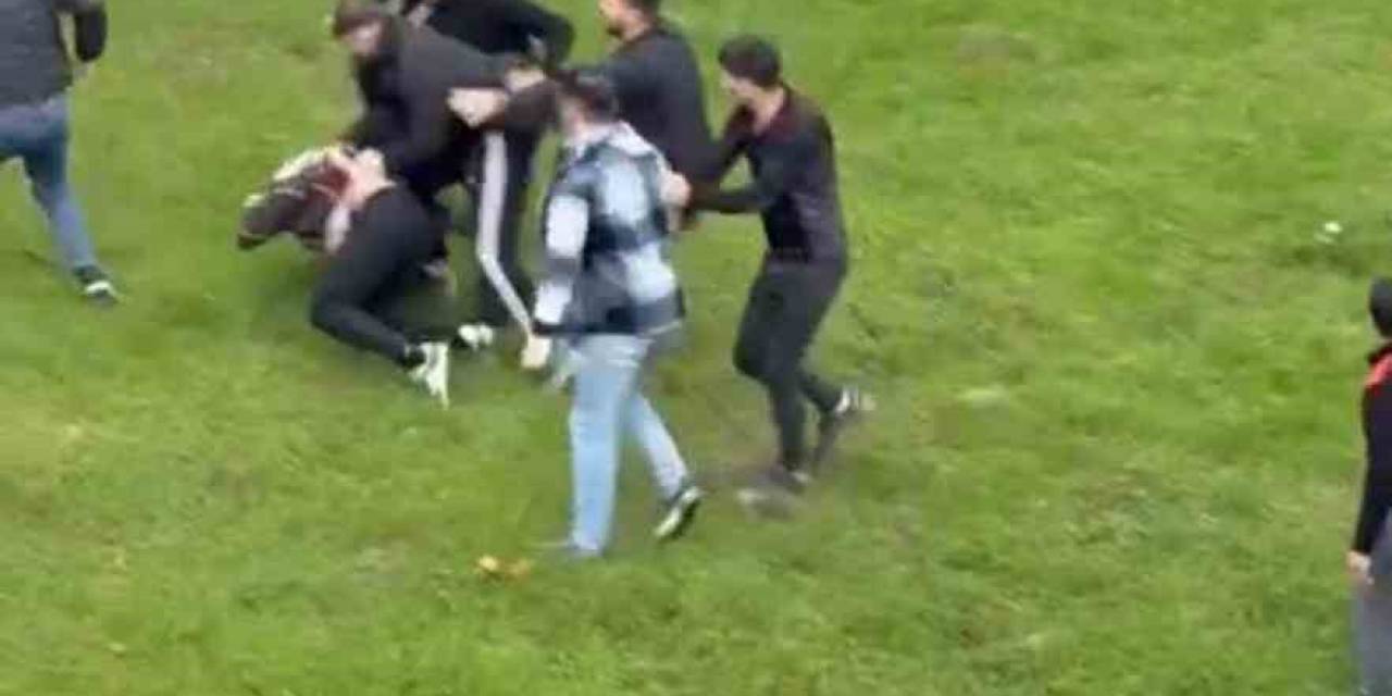 İstanbul’da Trafikte Tartıştan Tarafların Yumruklu Kavgası Kamerada