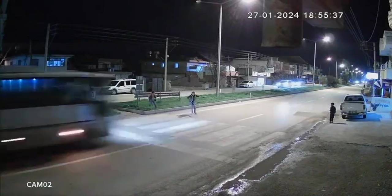 Adana’da Kavga Eden Çocuklardan Biri Kaçarken Midibüsün Çarpması Sonucu Hayatını Kaybetti