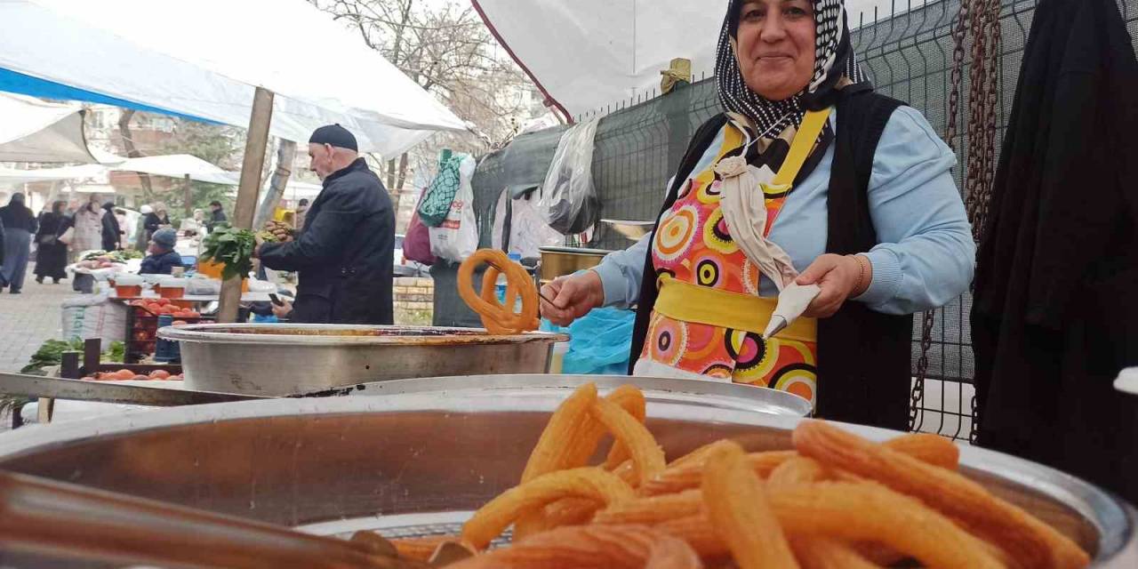 Halka Tatlısı Yapıp Satarak Aile Bütçesine Katkı Sağlıyor