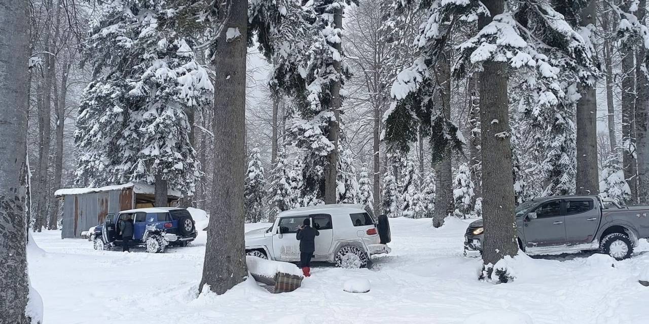 Yolda Kalanları Offroadçılar Kurtardı