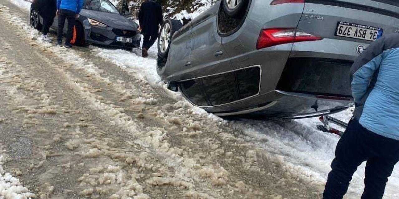 Uludağ Yolu Çarpışan Otomobil Pistine Döndü, Kimileri Mahsur Kaldı