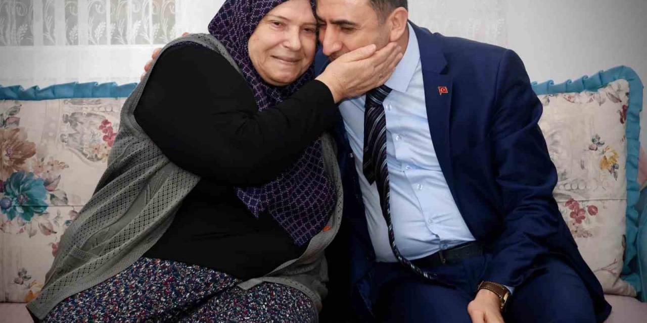 Şehit Ailesinin Acısını Paylaştı