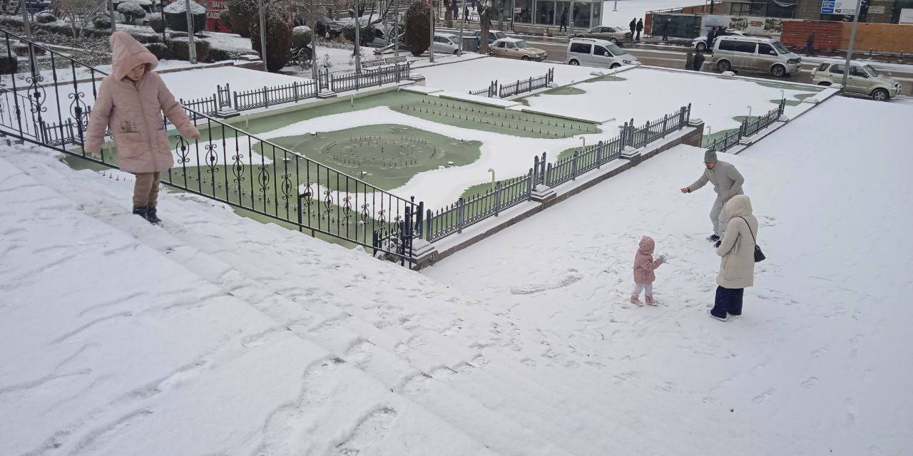 Afyonkarahisar’da Kar Yağışı Etkili Oldu