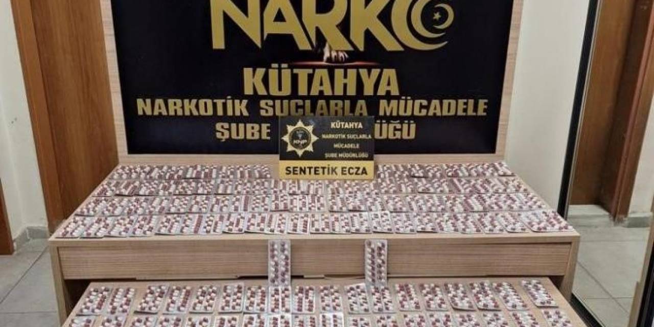 Kütahya’da Araçlarında Uyuşturucu Hap Bulunan 1’i Bayan 2 Kişi Tutuklandı