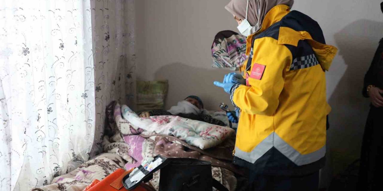 Erciş’te 95 Yaşındaki Hasta Kadın İçin Seferberlik