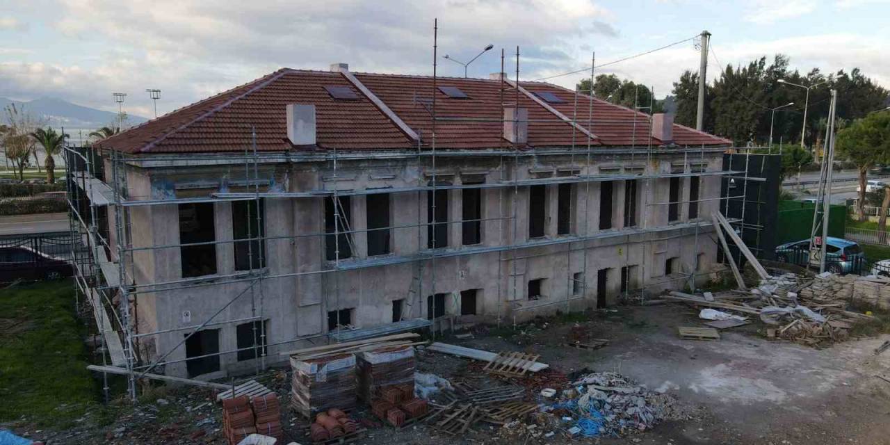 Bayraklı’daki Tarihi Üçüz Bina Yenileniyor