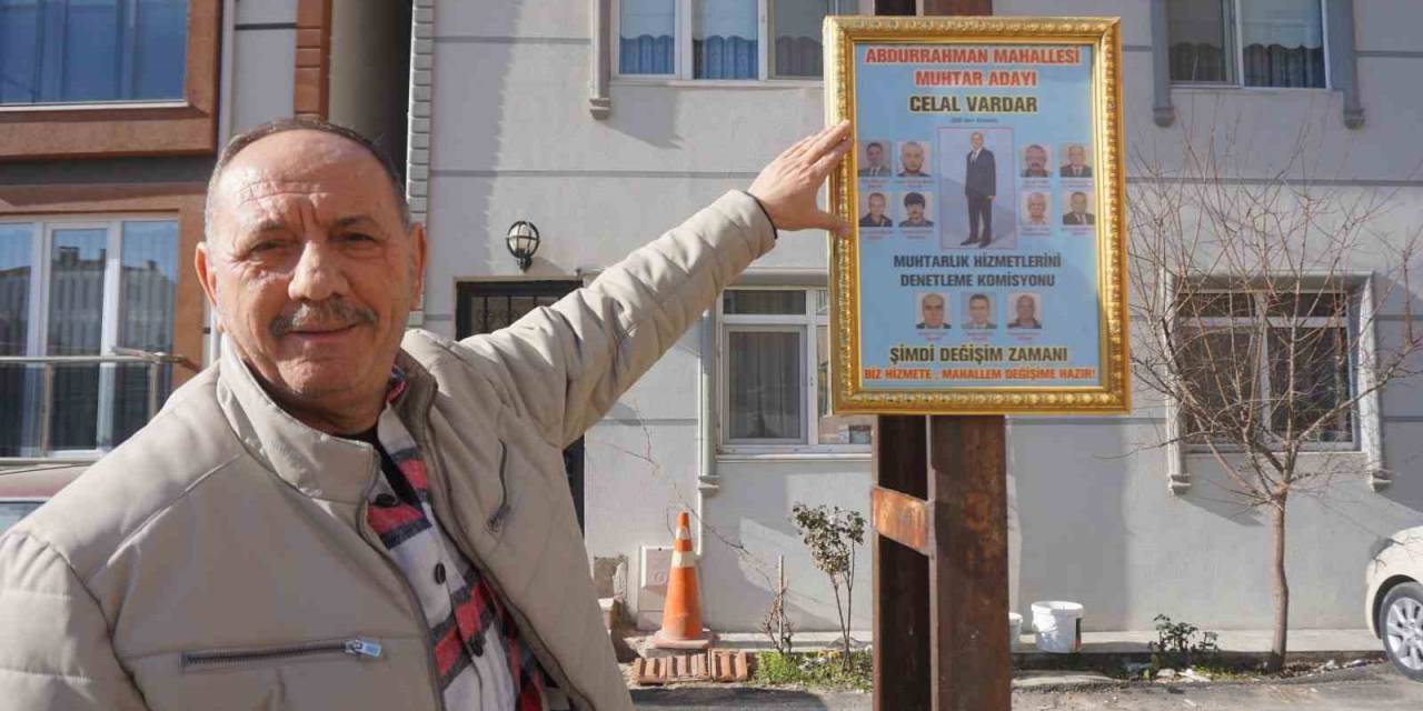 Muhtar Adayı, Altın Yaldızlı Çerçeveyle Destek İstiyor