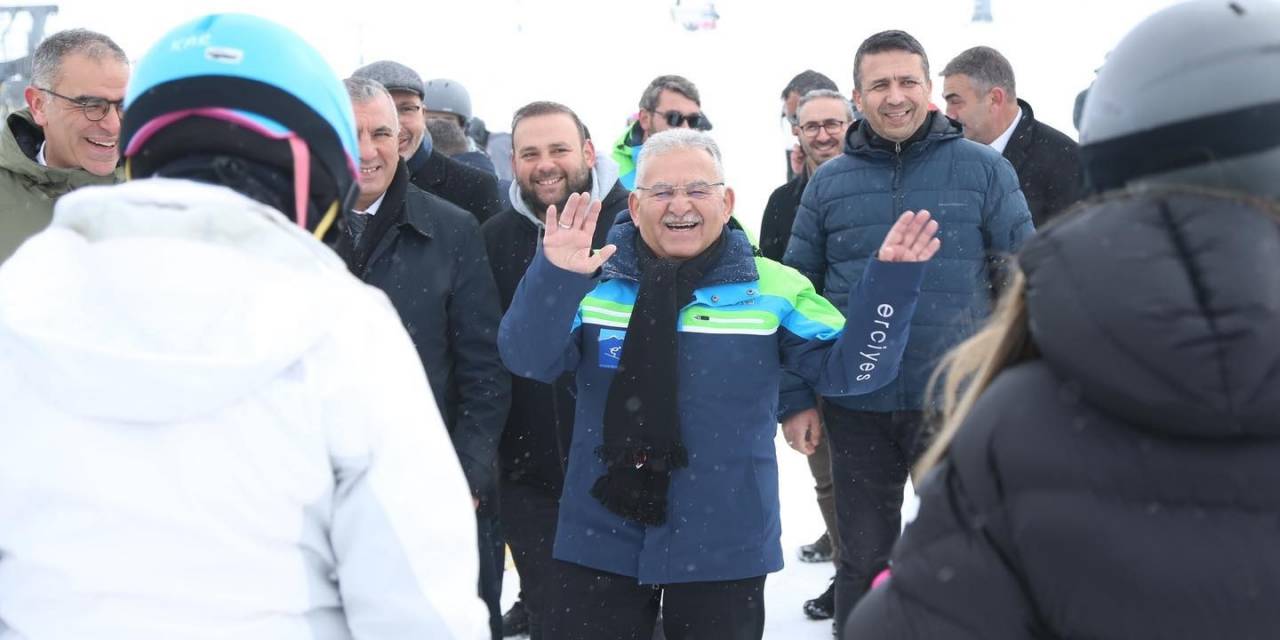 Başkan Büyükkılıç, Erciyes’te Kayak Tutkunlarıyla Bir Araya Geldi